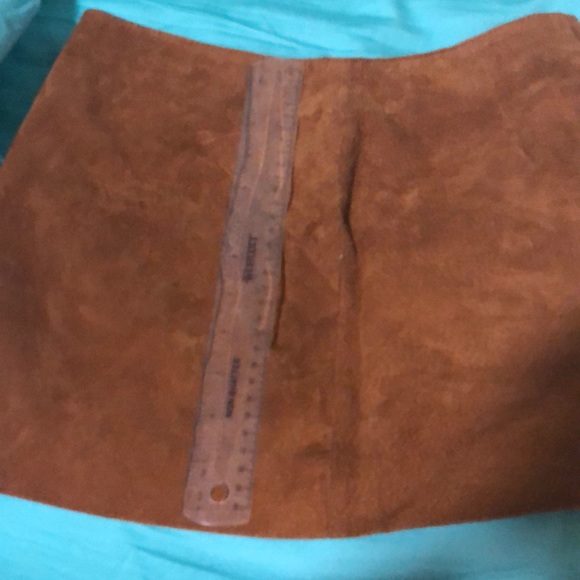 Suede mini skirt with side zipper - Picture 7 of 7